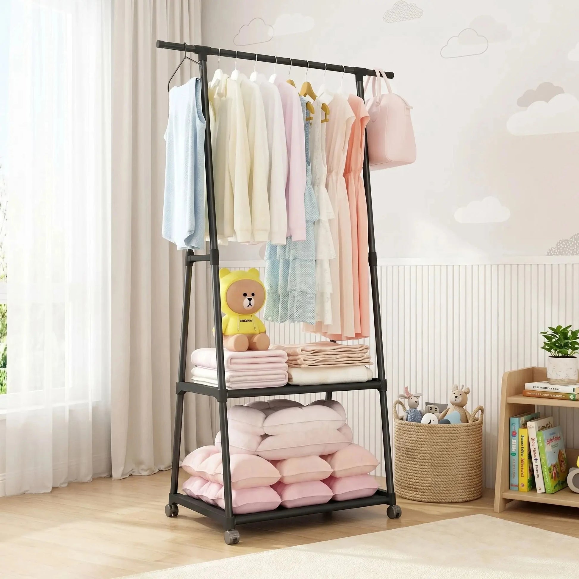 Porte-manteau pour enfant KidOrganize™ noir sur roulettes avec étagères de rangement pour vêtements
