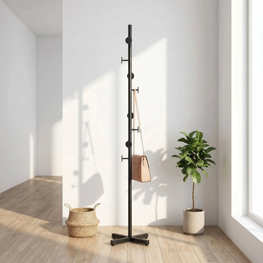 porte‑manteau sur pied noir avec sac beige dans coin minimaliste 