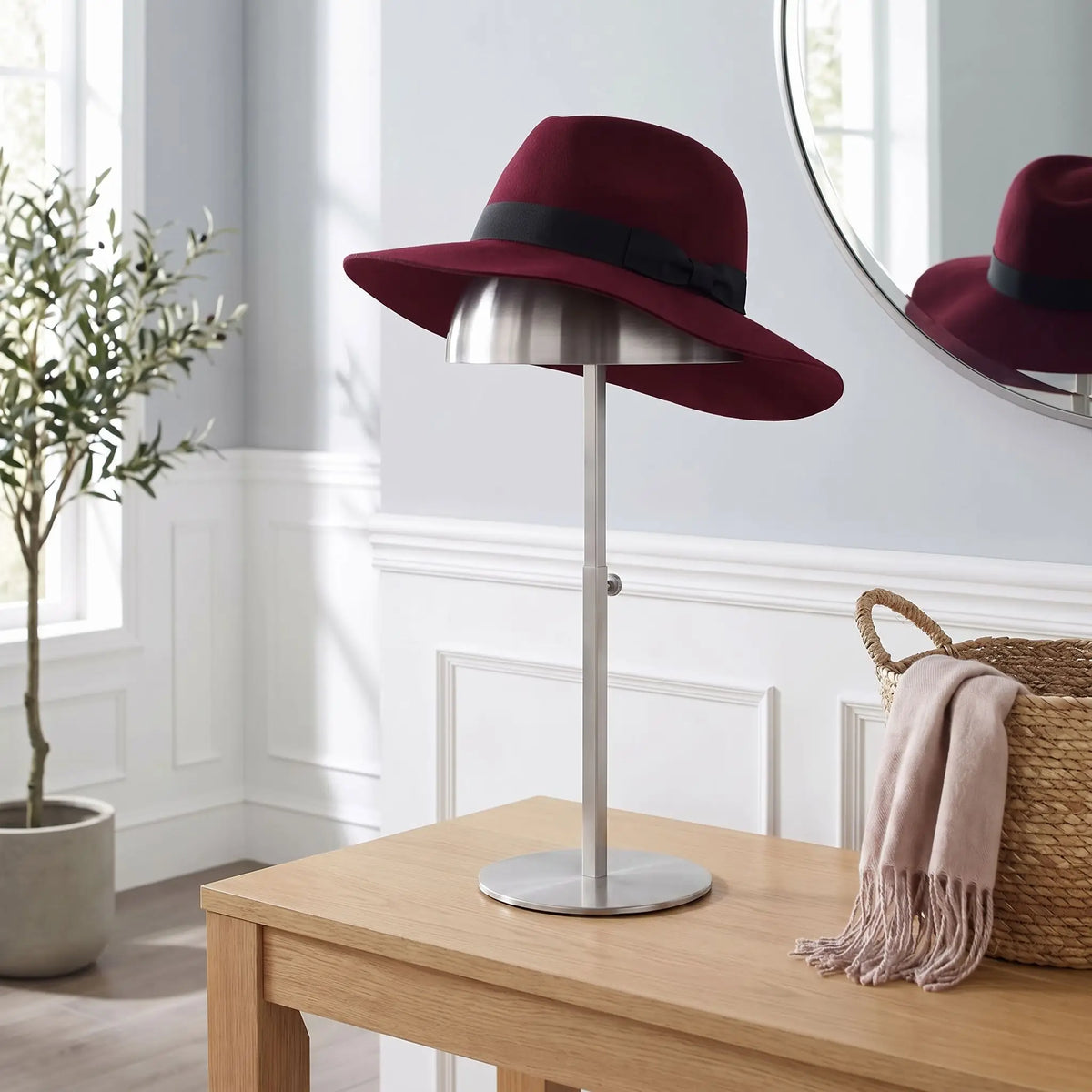 Présentoir à casquette LYKKE™ structure métal moderne avec chapeau