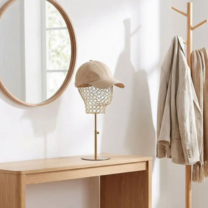 Présentoir à casquette LYKKE™ métal doré ajustable tête métallique