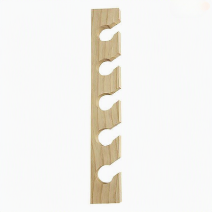 Range‑casquette mural SKOG™ L’Exposeur™ bois 5 supports présenté dans une entrée organisée naturel