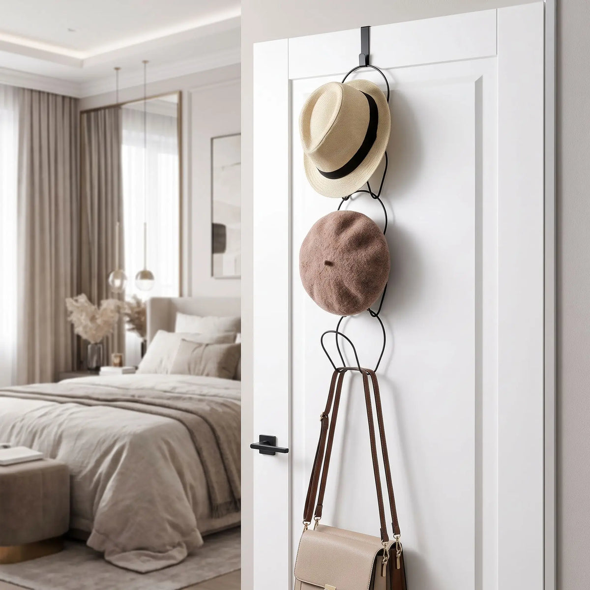 Rangement casquette NORDEN™ avec cintres polyvalents en acier inoxydable vu de côté pour montrer la structure