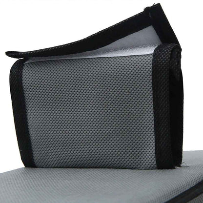 Portant pour chaussures RangePro plié à plat, montrant sa facilité de rangement et son format compact lorsqu'il n'est pas utilisé.