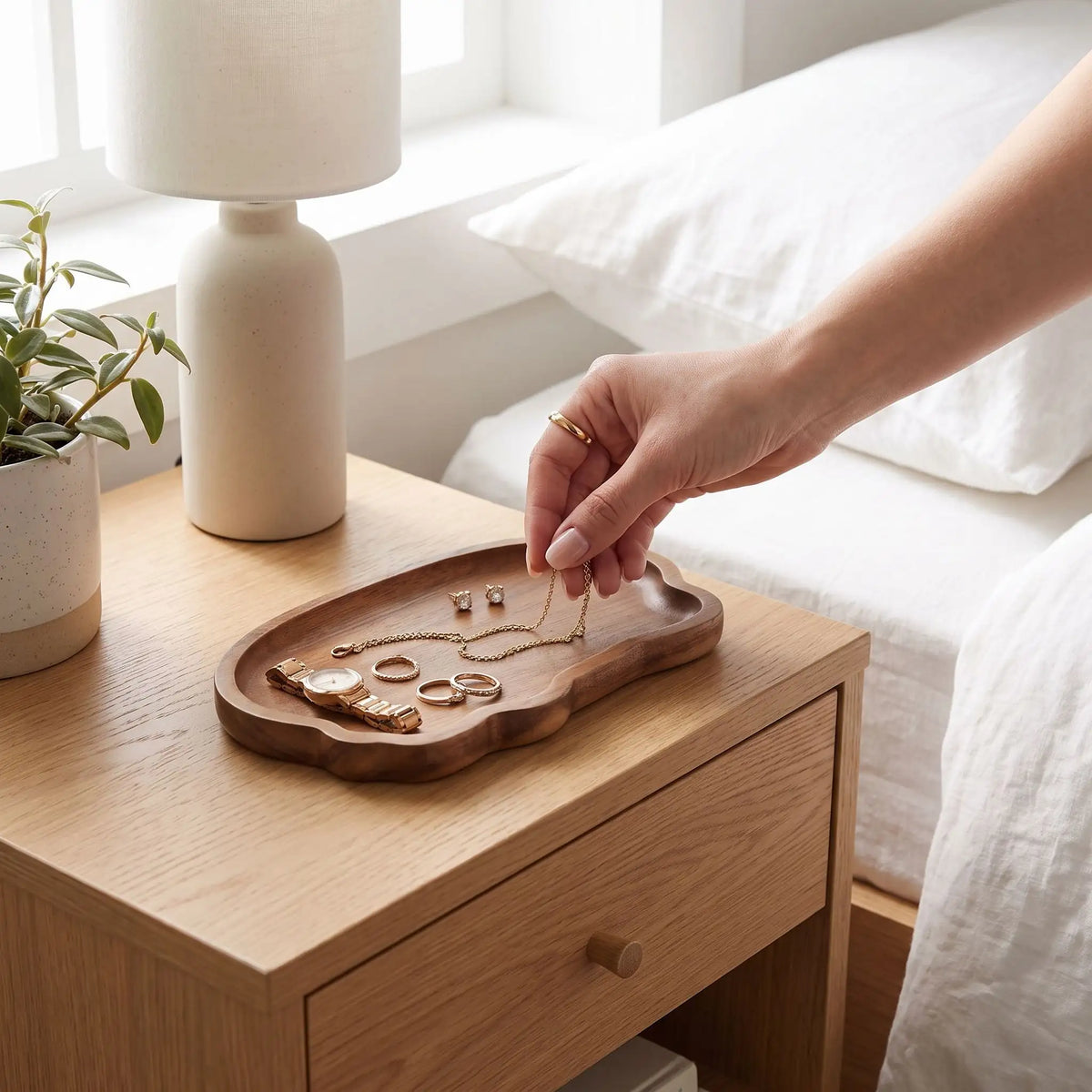 Vide Poche Entrée SKOG™ en acacia massif pour organiser les essentiels