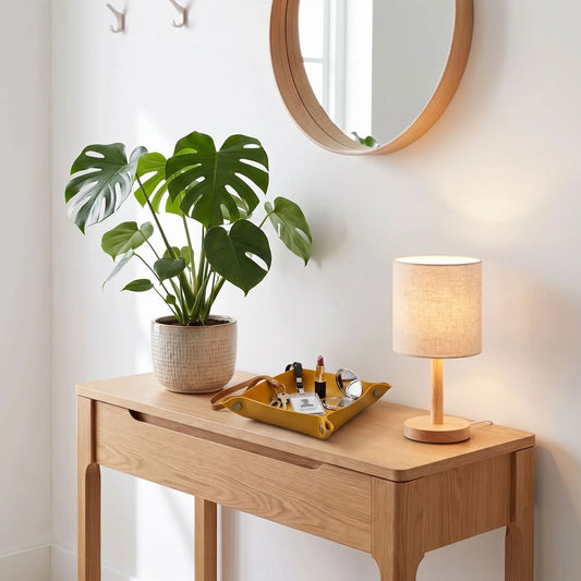 Vide‑poche NORDEN™ pliable en similicuir au design minimaliste dans une entrée